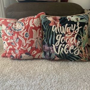 Set of 2 decorative pillows